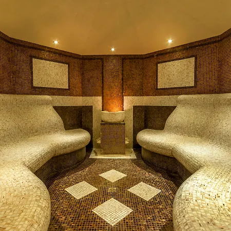 Grand Royale Apartment Complex & Spa 